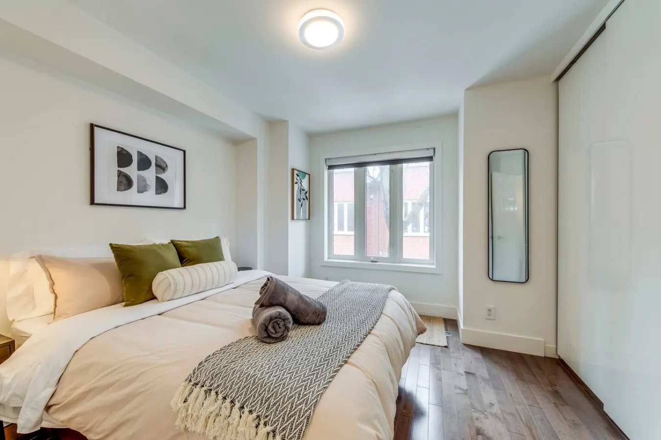 Modern Designer 3BR Townhome Work-Friendly 20