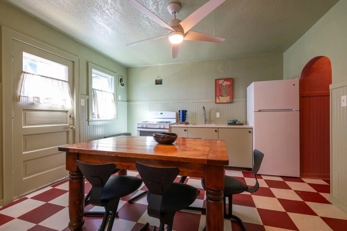 Entire Designer Building, Sleeps 14 | Lake Effect Club — photo 3