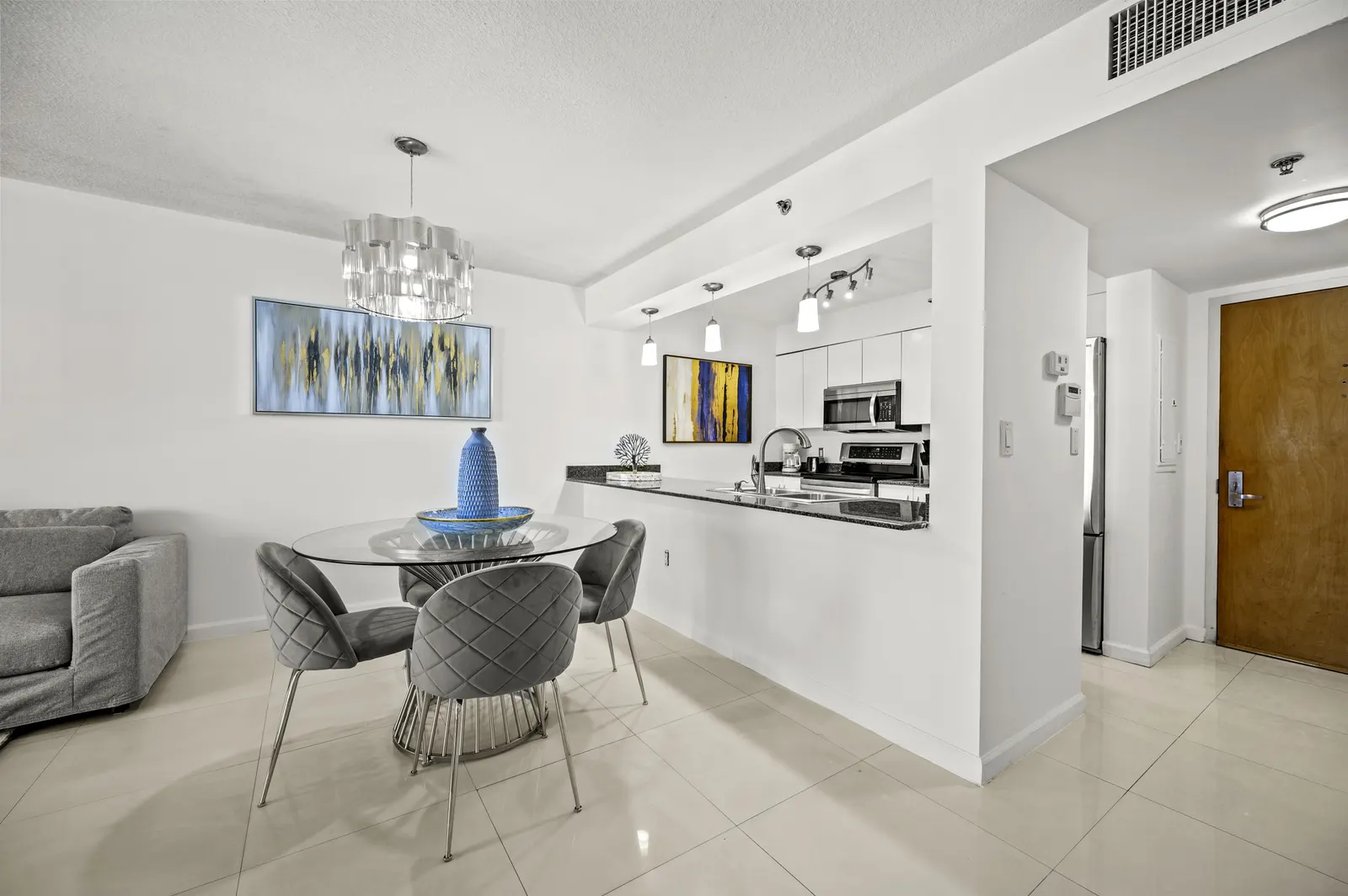 Superb Condo with parking in Brickell Miami 4
