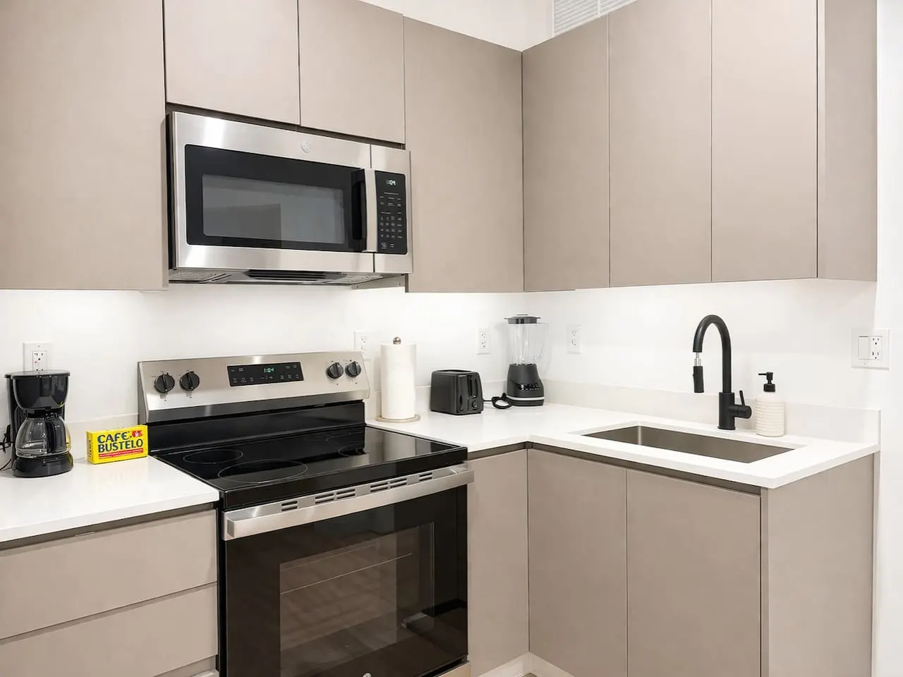 NEW Miami Getaway Near Everything Free Parking 10