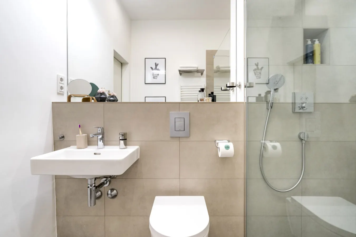 Apartment (150sqm) with 3 Bedrooms & Balcony 11