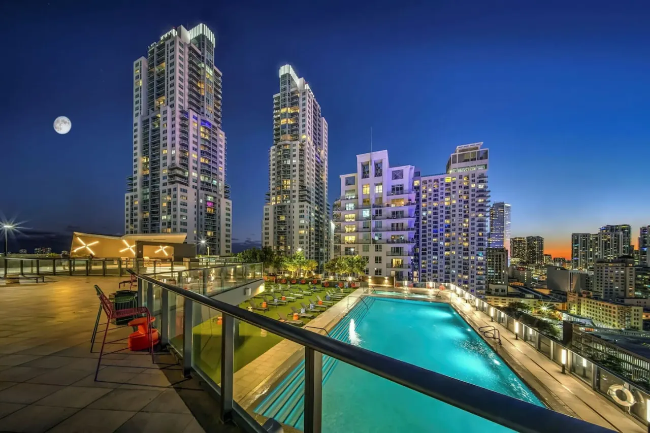 Stunning High Floor 3 Bedrooms Unit Downtown Miami 2
