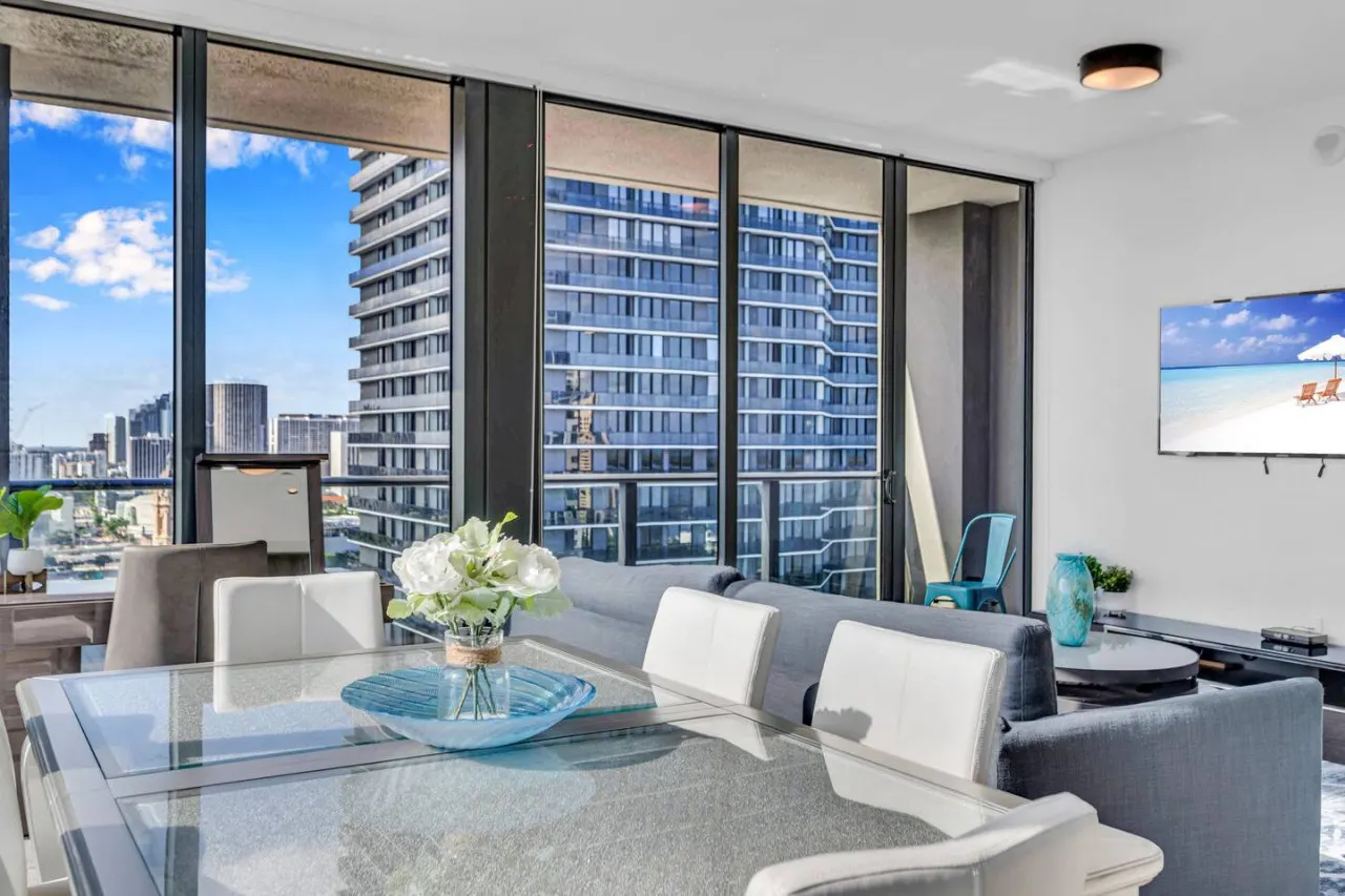 Stunning High Floor 3 Bedrooms Unit Downtown Miami 10
