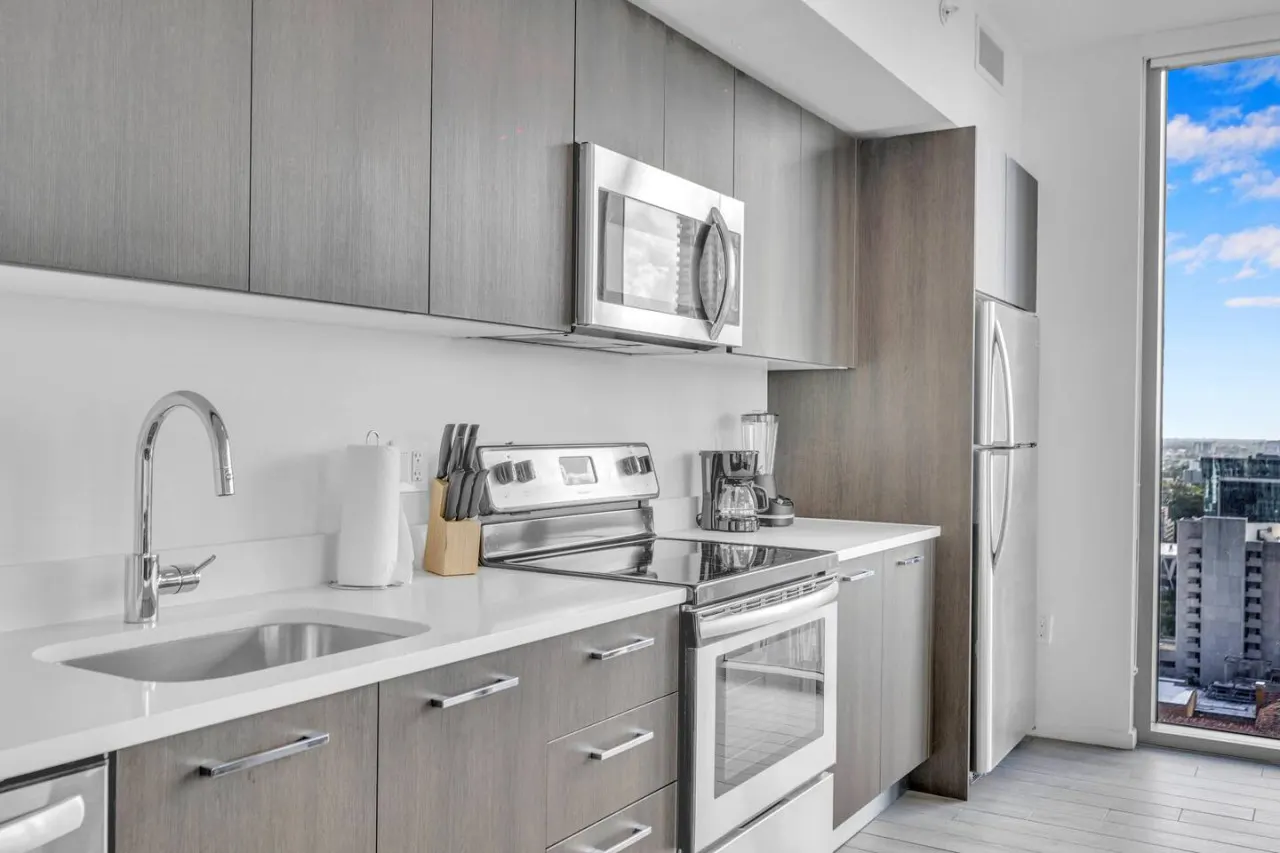 Stunning High Floor 3 Bedrooms Unit Downtown Miami 12