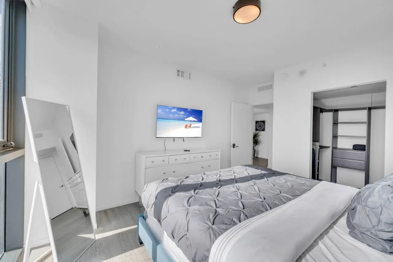 Stunning High Floor 3 Bedrooms Unit Downtown Miami 15