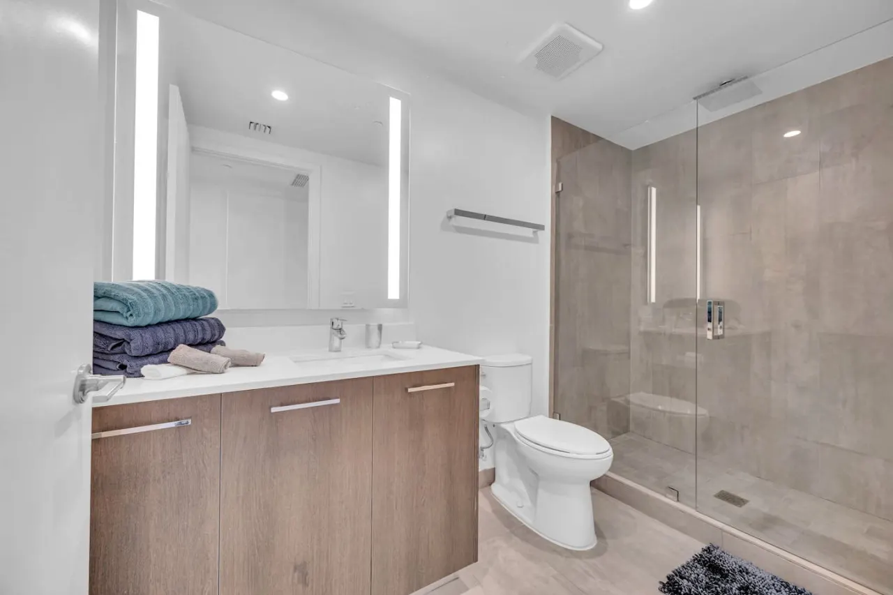 Stunning High Floor 3 Bedrooms Unit Downtown Miami 17