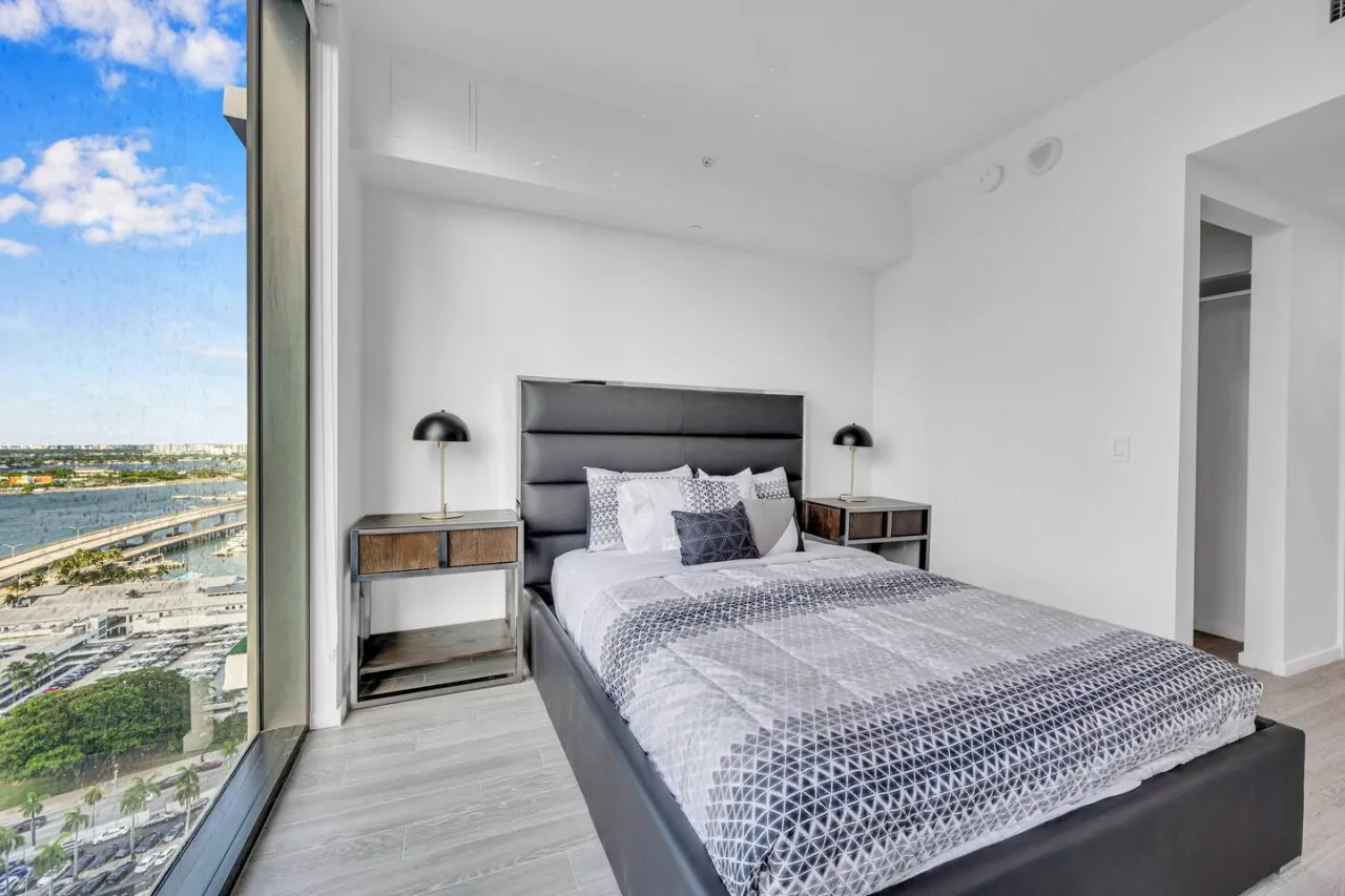 Stunning High Floor 3 Bedrooms Unit Downtown Miami 19