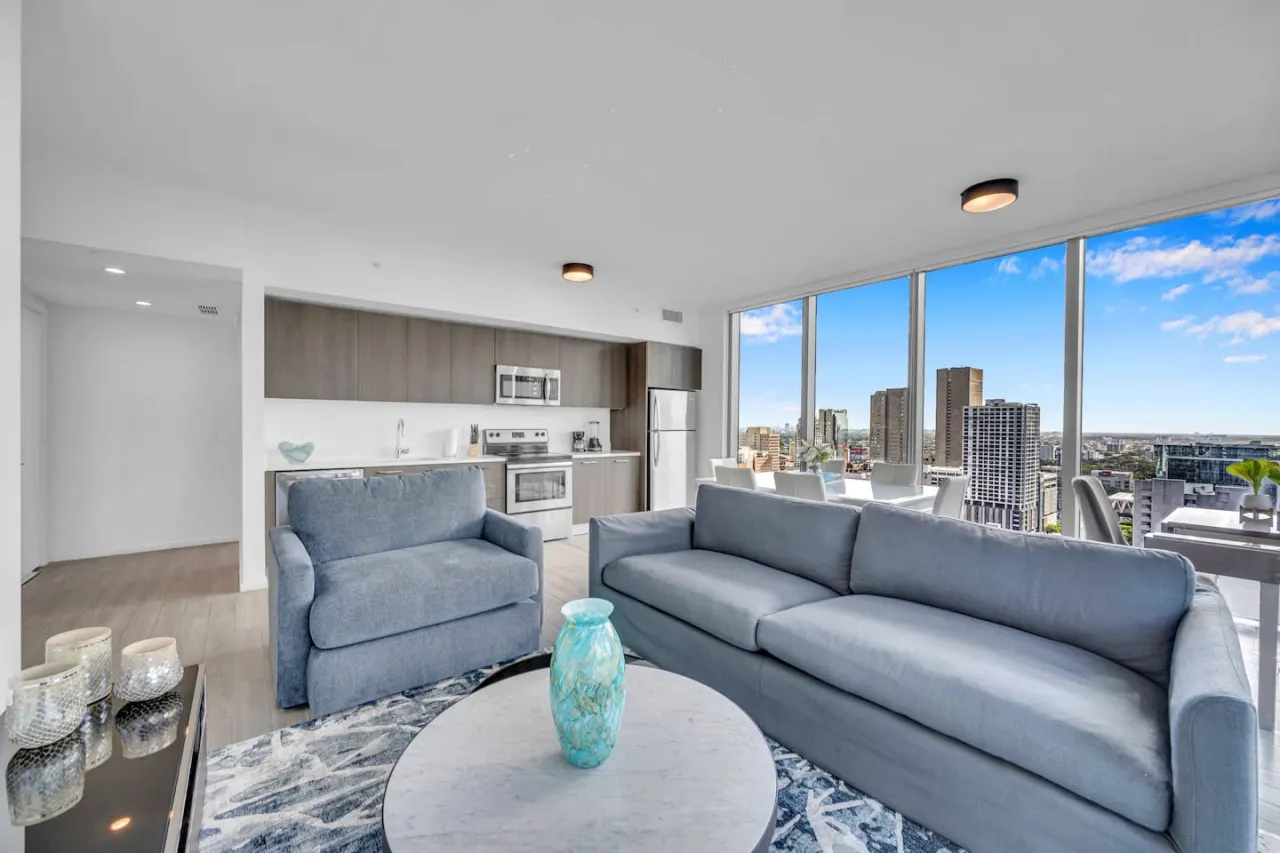 Stunning High Floor 3 Bedrooms Unit Downtown Miami 4