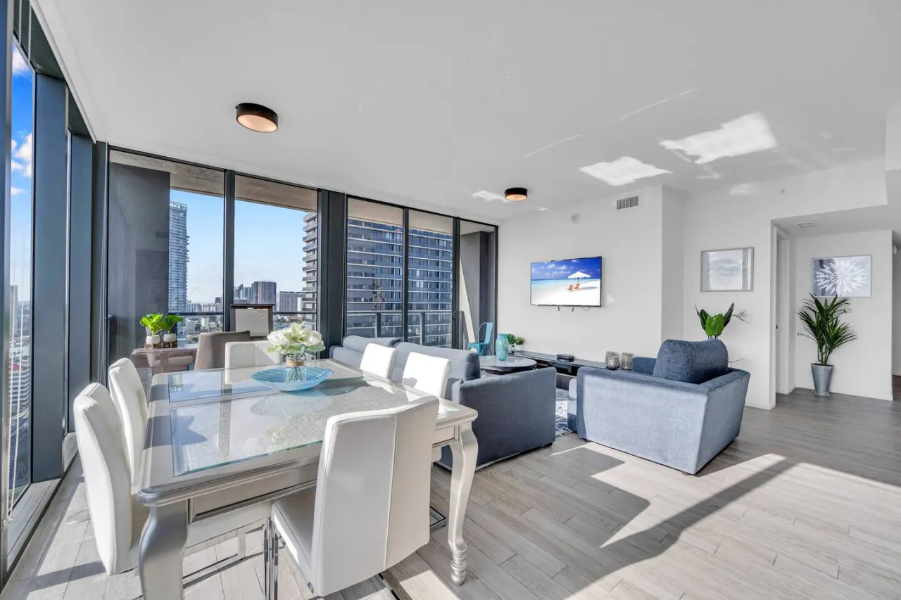 Stunning High Floor 3 Bedrooms Unit Downtown Miami 5