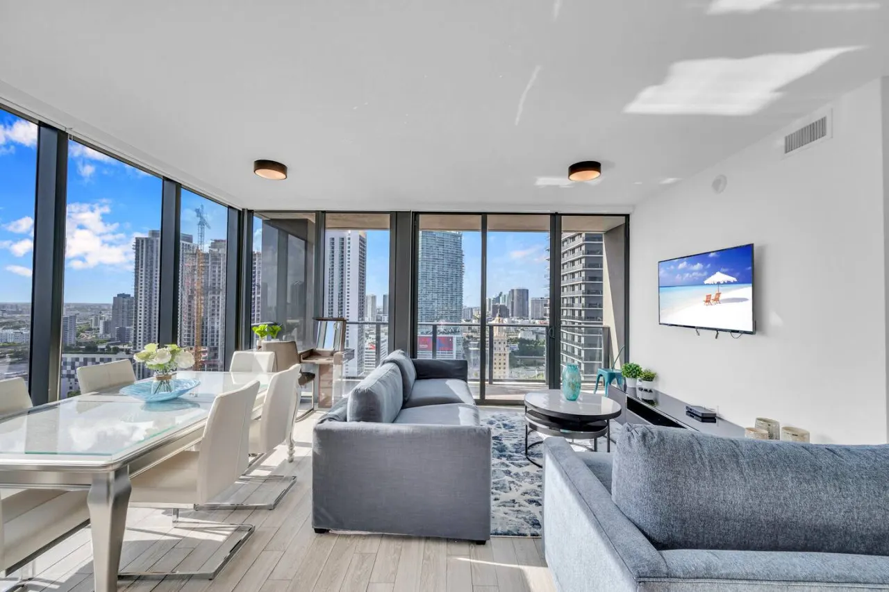 Stunning High Floor 3 Bedrooms Unit Downtown Miami 6