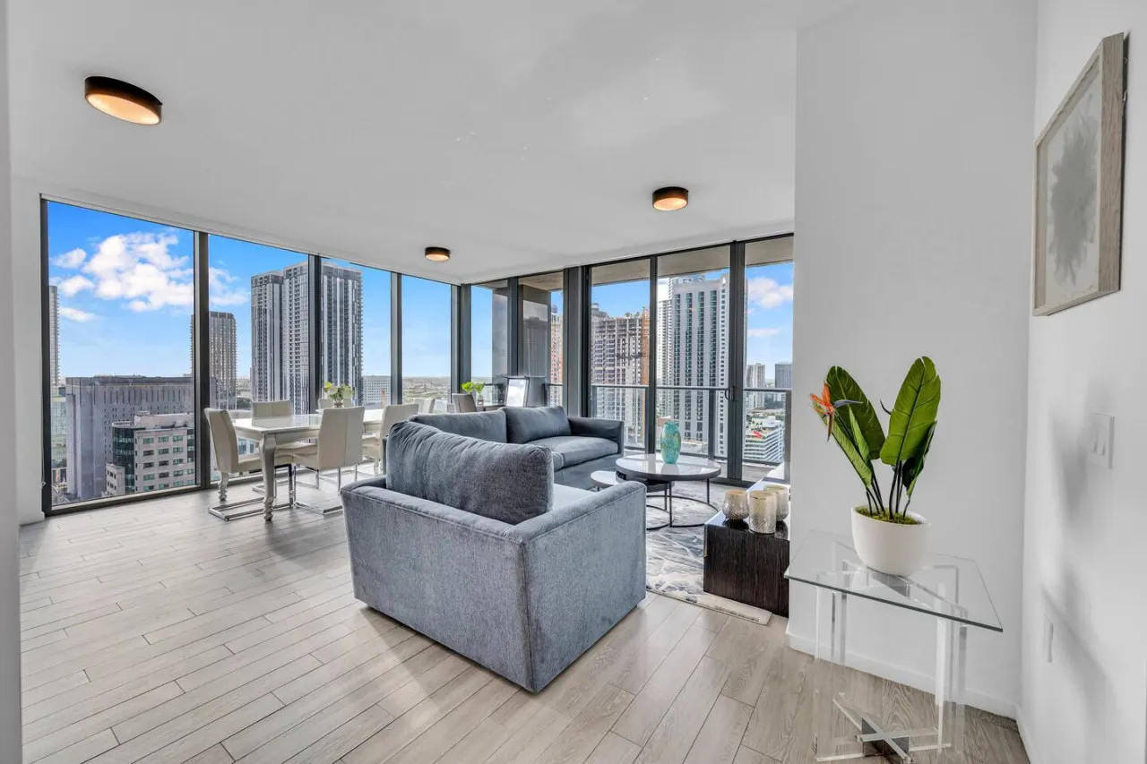 Stunning High Floor 3 Bedrooms Unit Downtown Miami 8