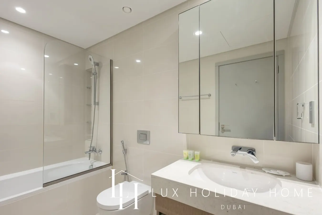 LUX The Beach Isle View Suite 2 20