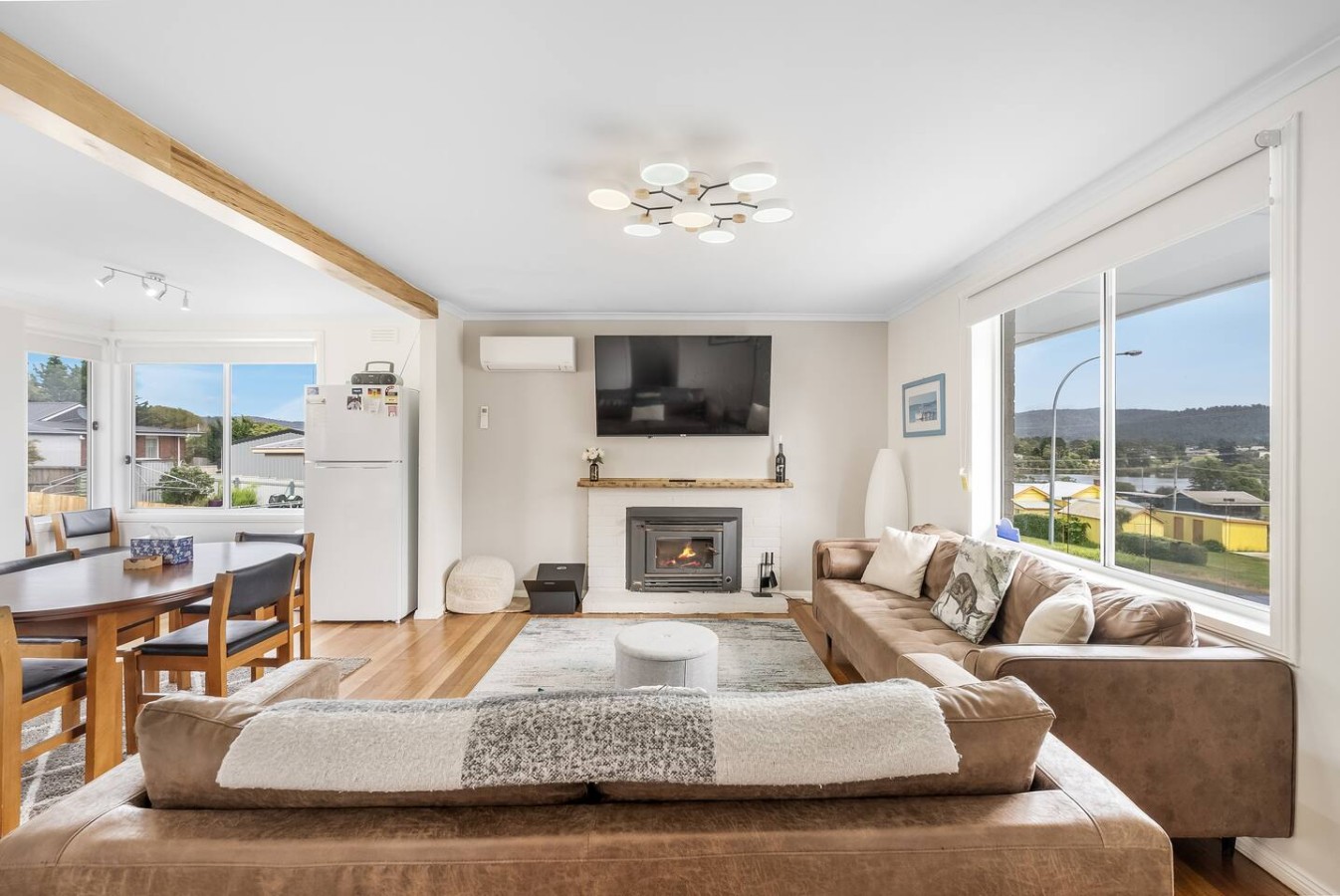 Modern Coastal Escape in Triabunna