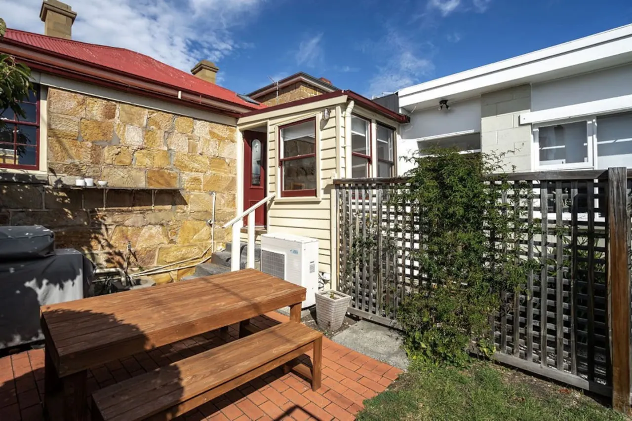 Berwick Cottage and Studio Historic Battery Point 11