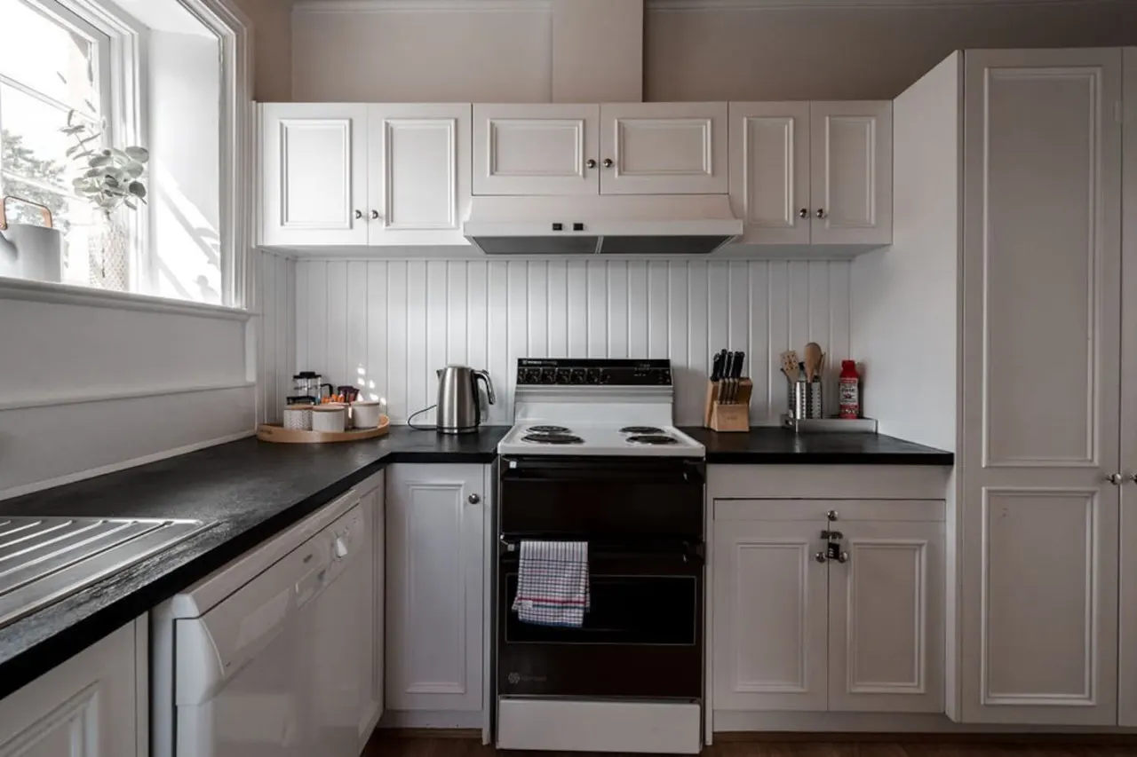Berwick Cottage and Studio Historic Battery Point — photo 4