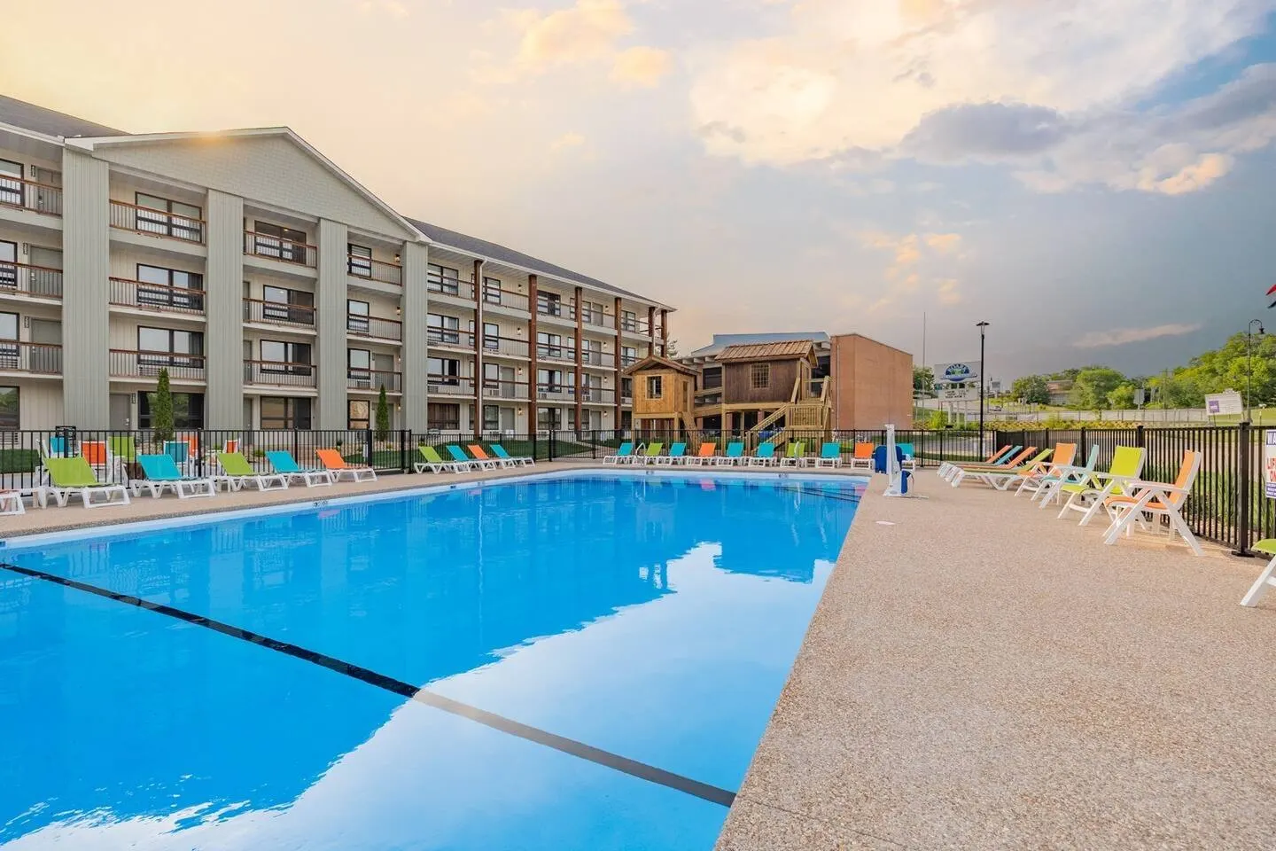 Roark Valley Resort A301 - Poolside 2 bedroom beauty 2