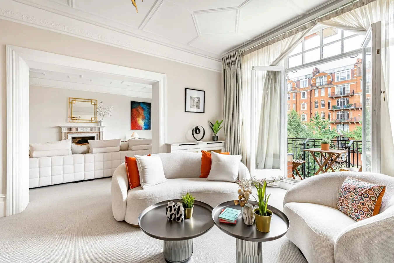 Holland Park 4-Bed | Balcony, AC, Lift & Step Free — photo 2