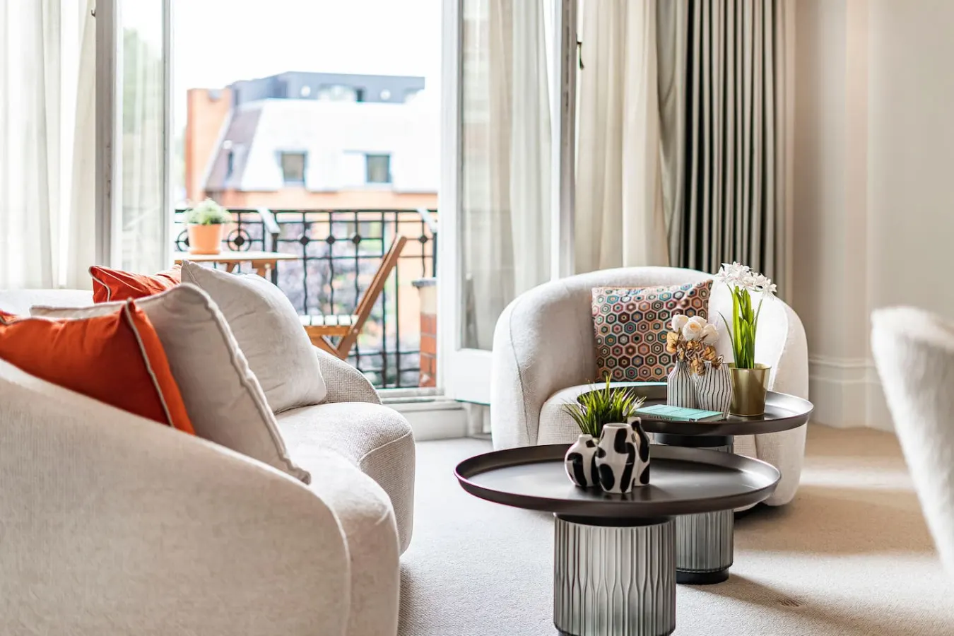 Holland Park 4-Bed Balcony, AC, Lift & Step Free 12