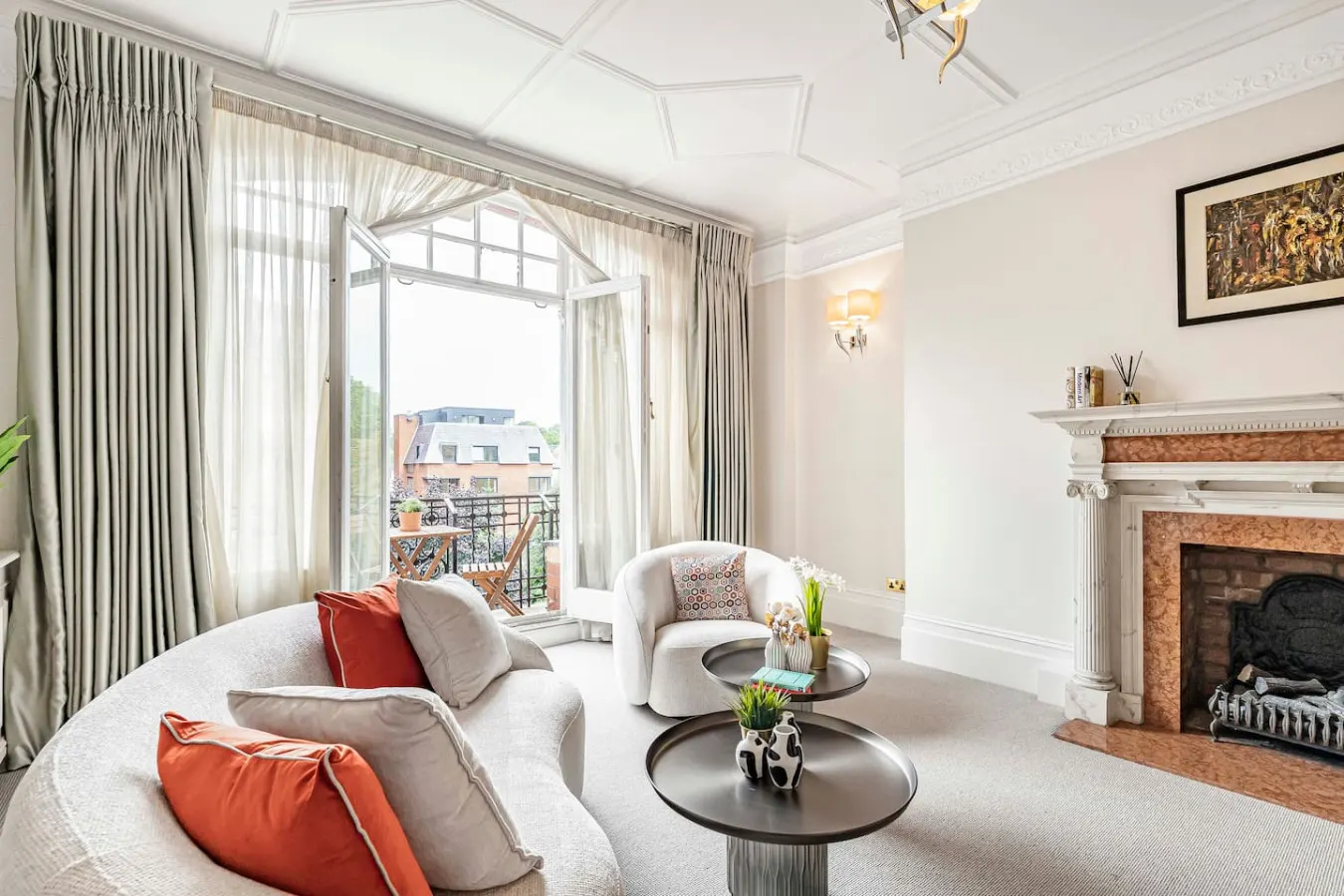Holland Park 4-Bed Balcony, AC, Lift & Step Free 15