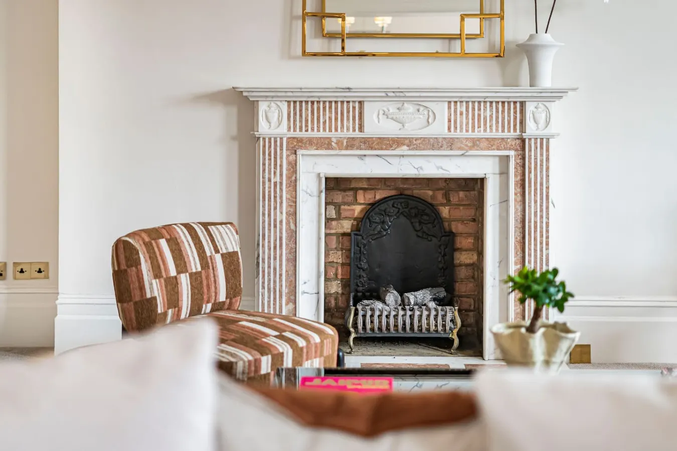 Holland Park 4-Bed Balcony, AC, Lift & Step Free 18