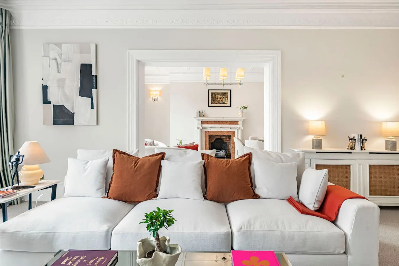Holland Park 4-Bed Balcony, AC, Lift & Step Free 20