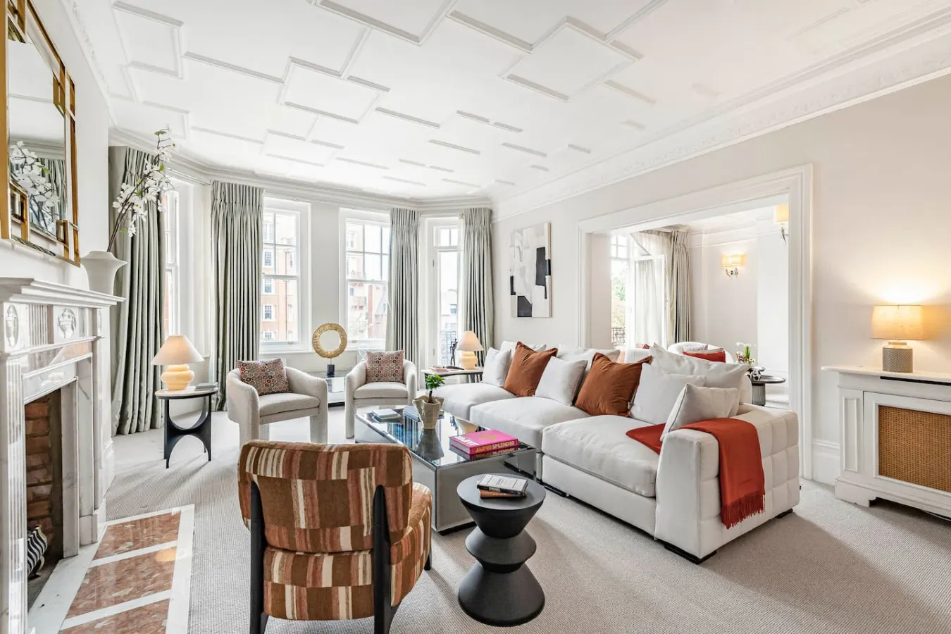 Holland Park 4-Bed Balcony, AC, Lift & Step Free 6