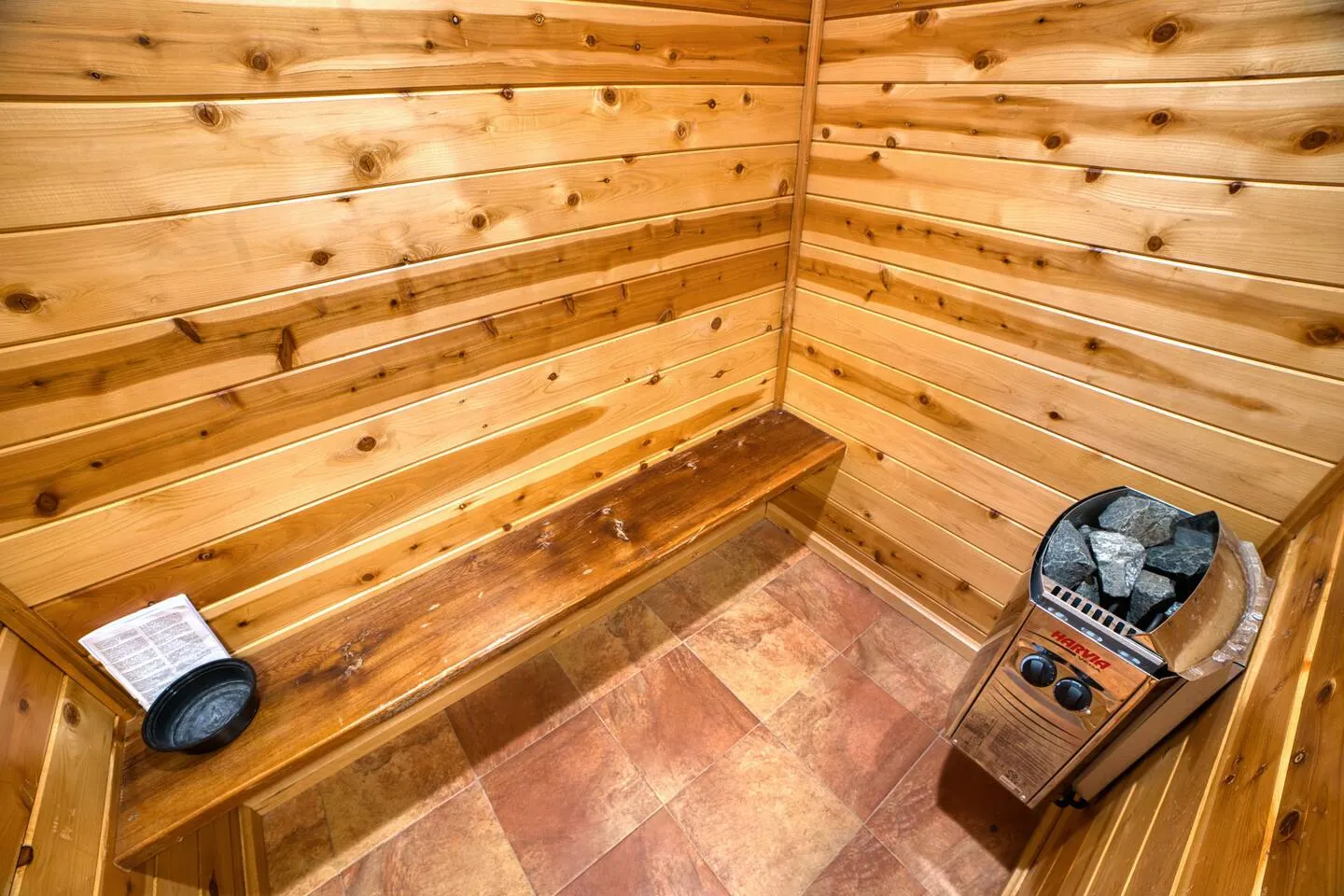 Blackham's Outback: Hot Tub, Sauna & Tennis Court — photo 3