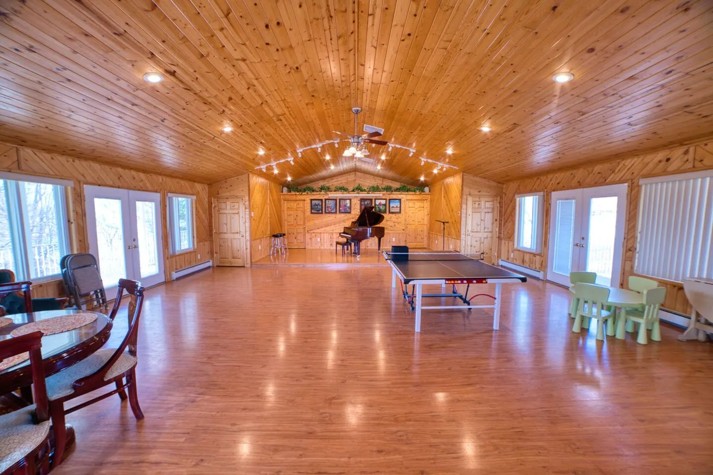 Blackham's Outback: Hot Tub, Sauna & Tennis Court — photo 4