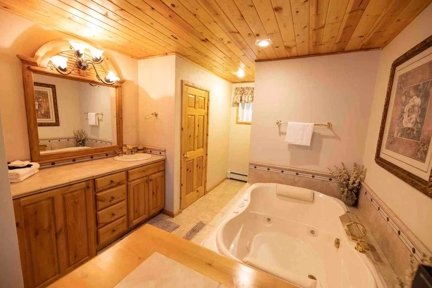 Blackham's Outback: Hot Tub, Sauna & Tennis Court — photo 5