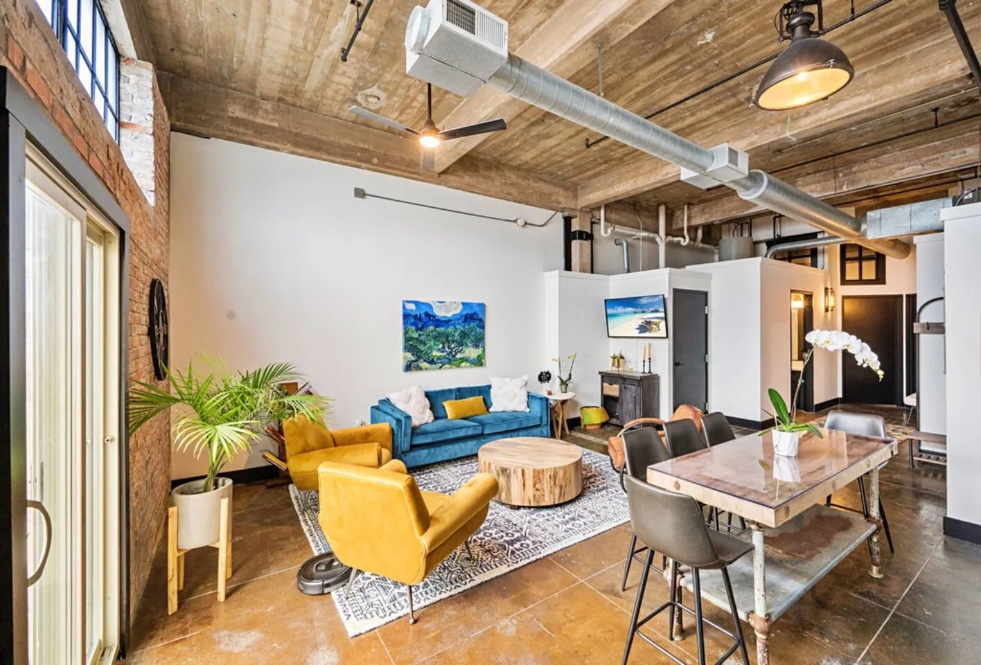 Modern Downtown Domicile - Walk To The Silos 9