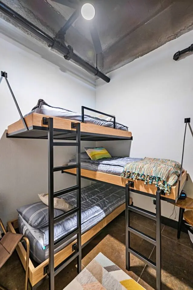 Modern Downtown Domicile - Walk To The Silos 15