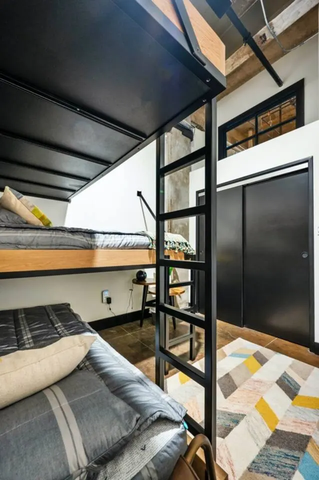 Modern Downtown Domicile - Walk To The Silos 16