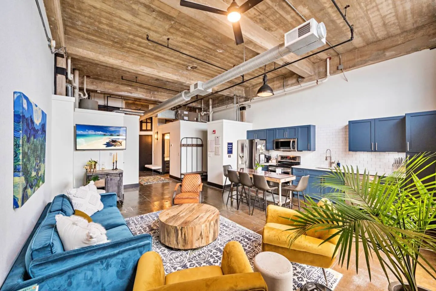 Modern Downtown Domicile - Walk To The Silos 6