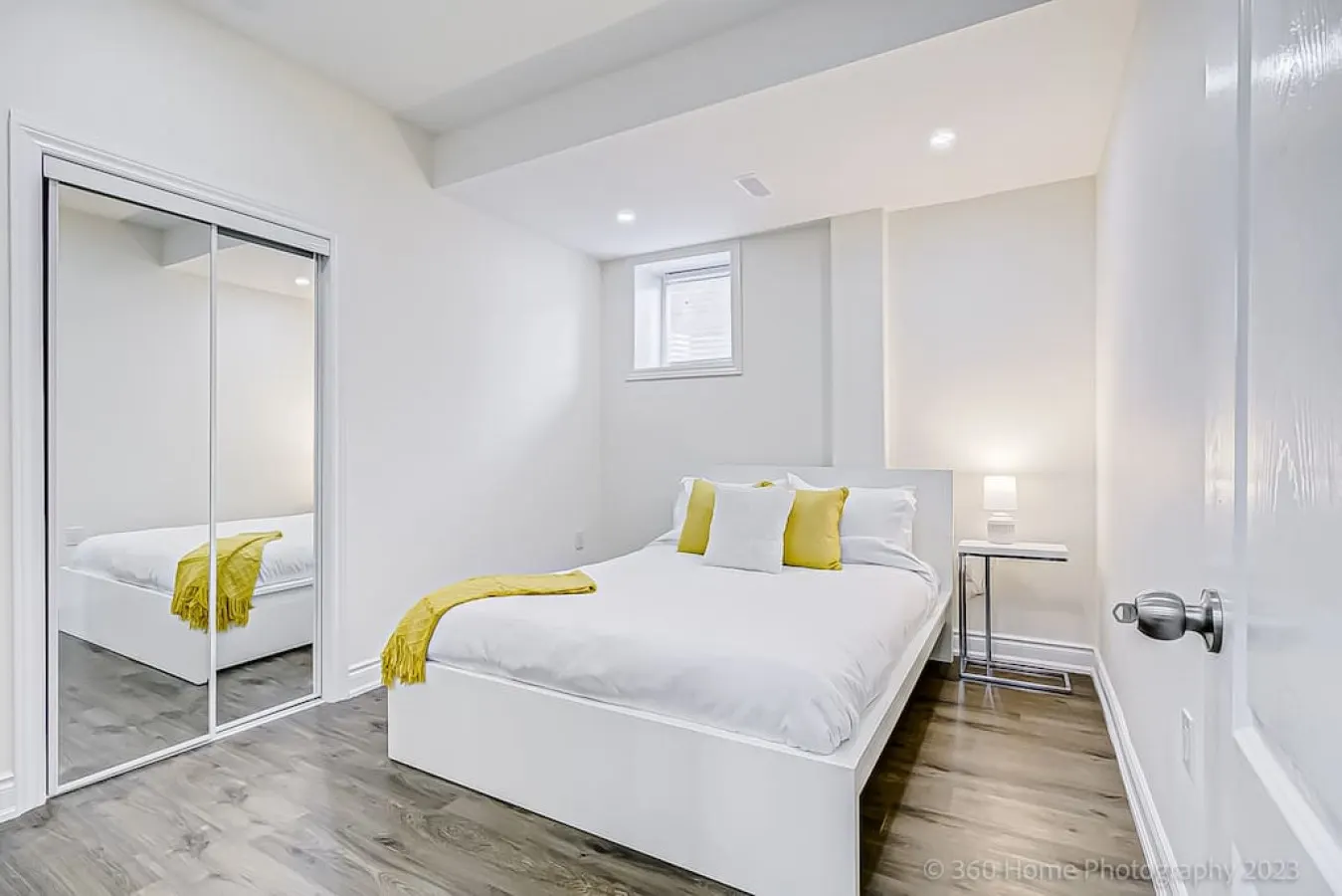 Spacious & Elegant 2BR | Free Parking — photo 2