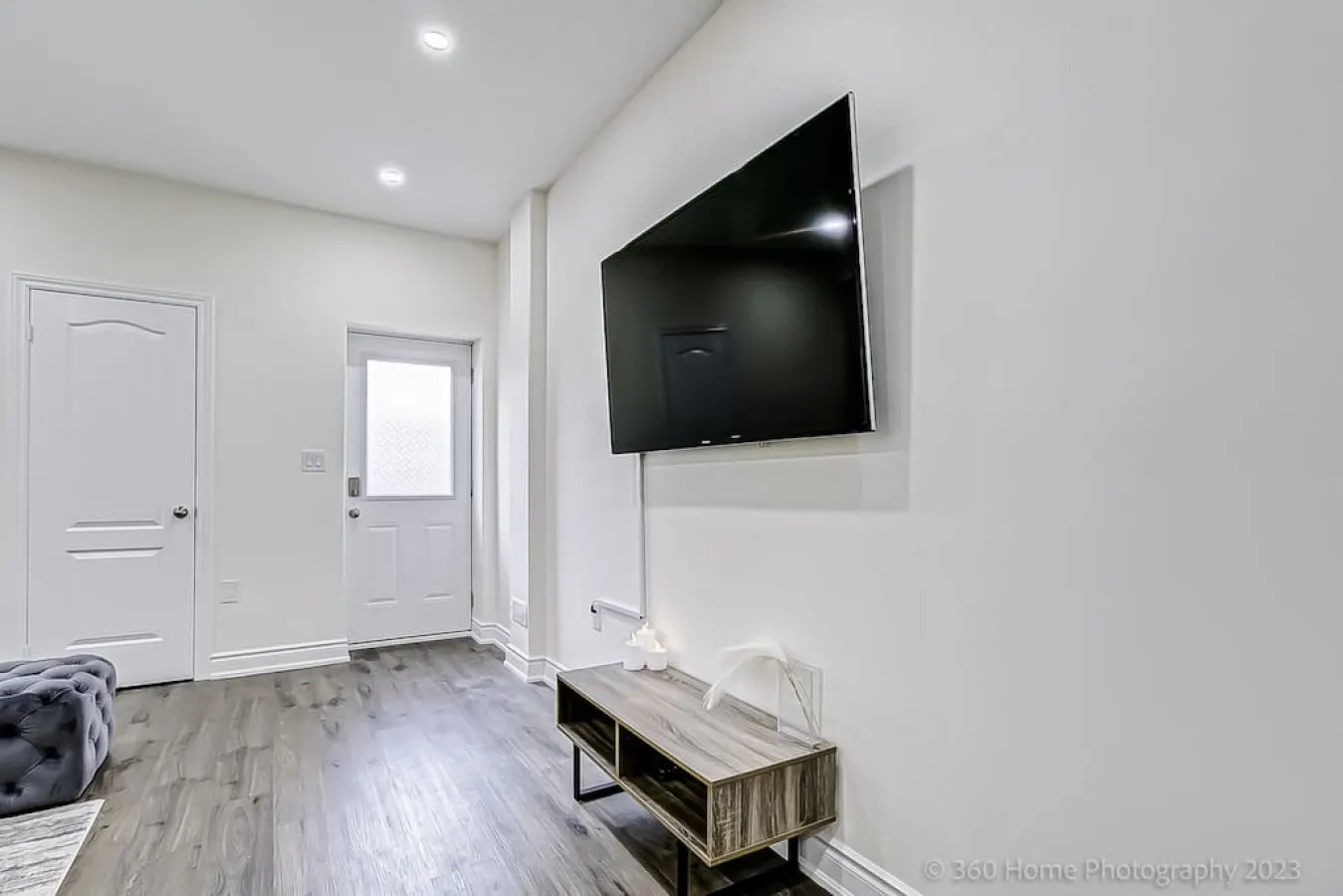 Spacious & Elegant 2BR Free Parking 10