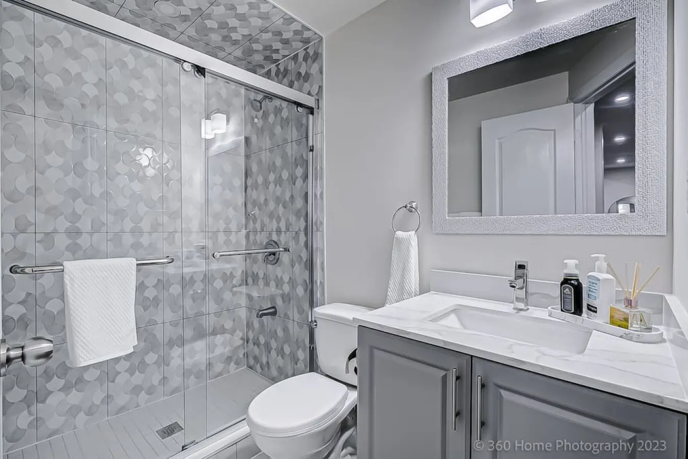Spacious & Elegant 2BR Free Parking 11