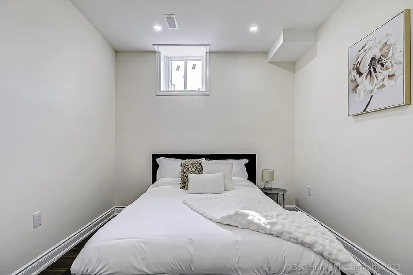 Spacious & Elegant 2BR Free Parking 16
