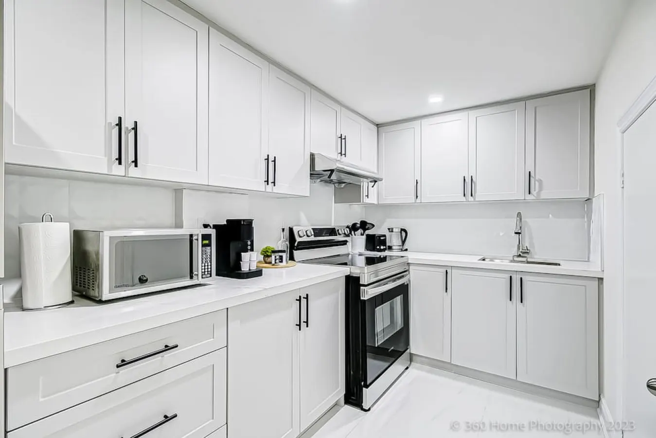 Spacious & Elegant 2BR Free Parking 19