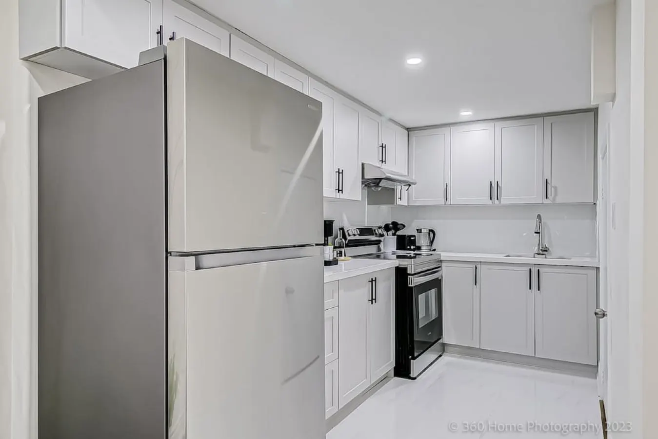 Spacious & Elegant 2BR | Free Parking — photo 4
