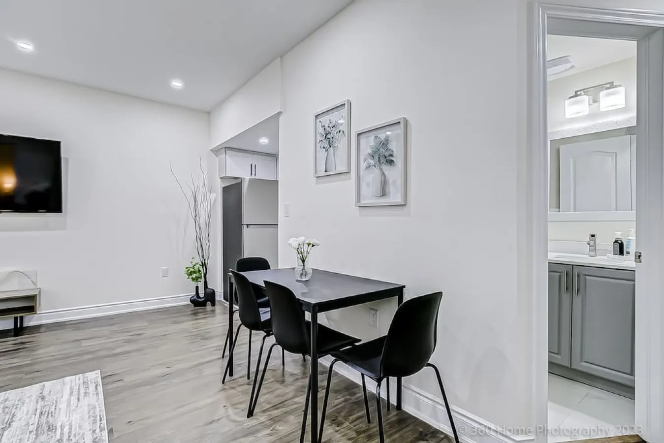 Spacious & Elegant 2BR | Free Parking — photo 5