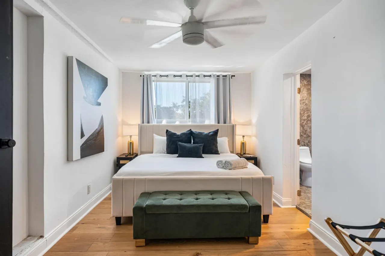 XO Haus 4BR 2BA for 8 Pool, Fire Pit, PingPong, Outdoor Dine, King Bed & More North Miami 14
