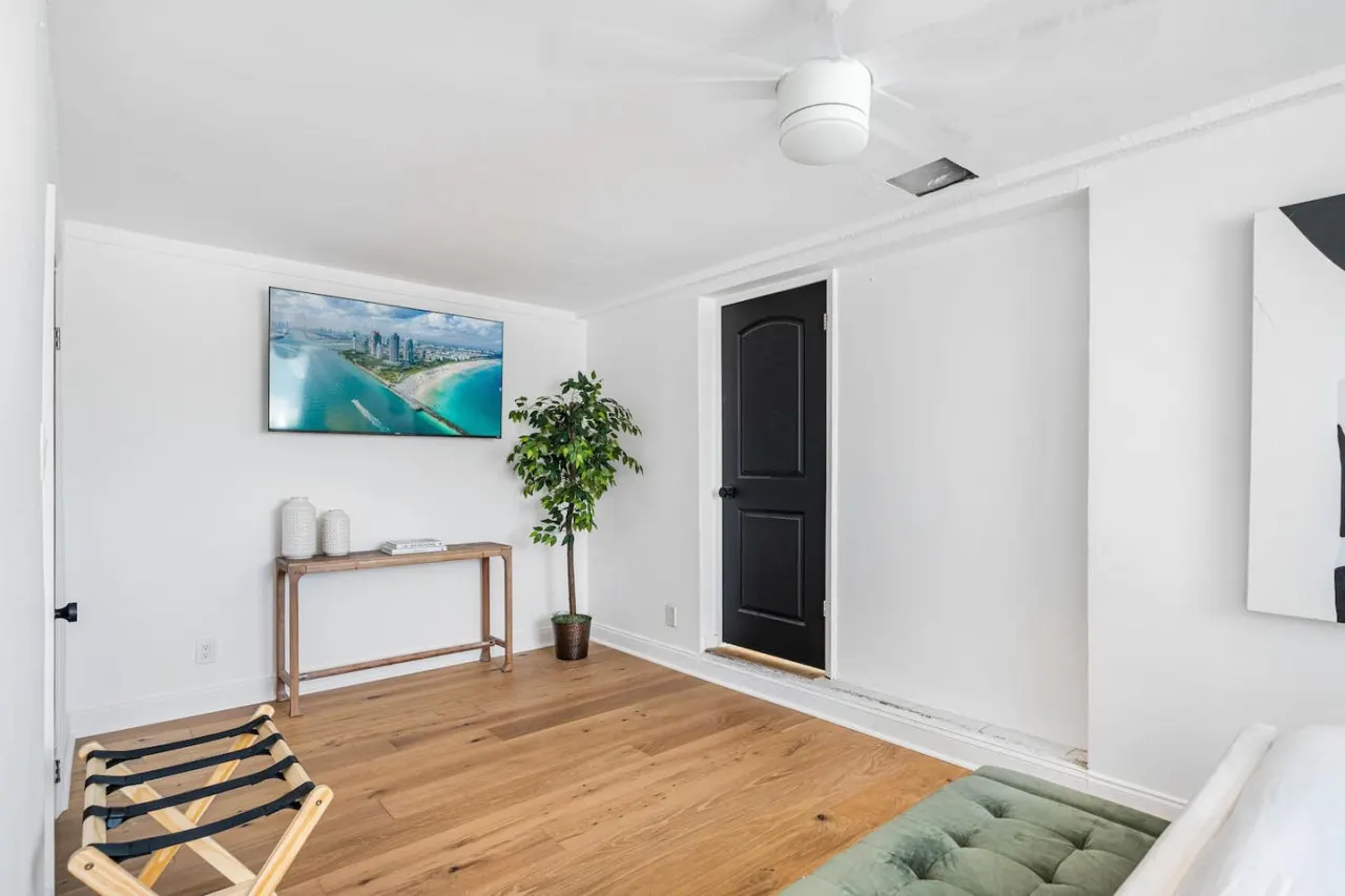 XO Haus 4BR 2BA for 8 Pool, Fire Pit, PingPong, Outdoor Dine, King Bed & More North Miami 16