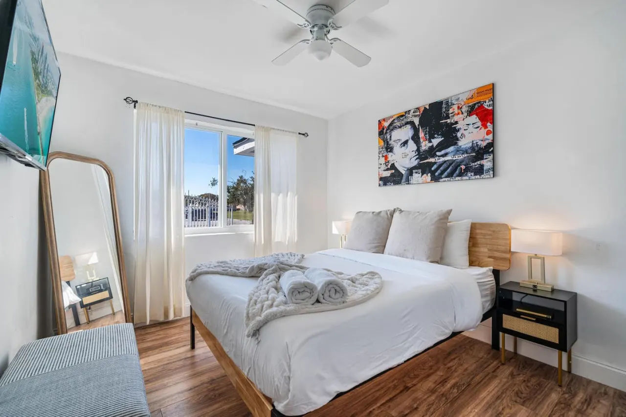 XO Haus 4BR 2BA for 8 Pool, Fire Pit, PingPong, Outdoor Dine, King Bed & More North Miami 19