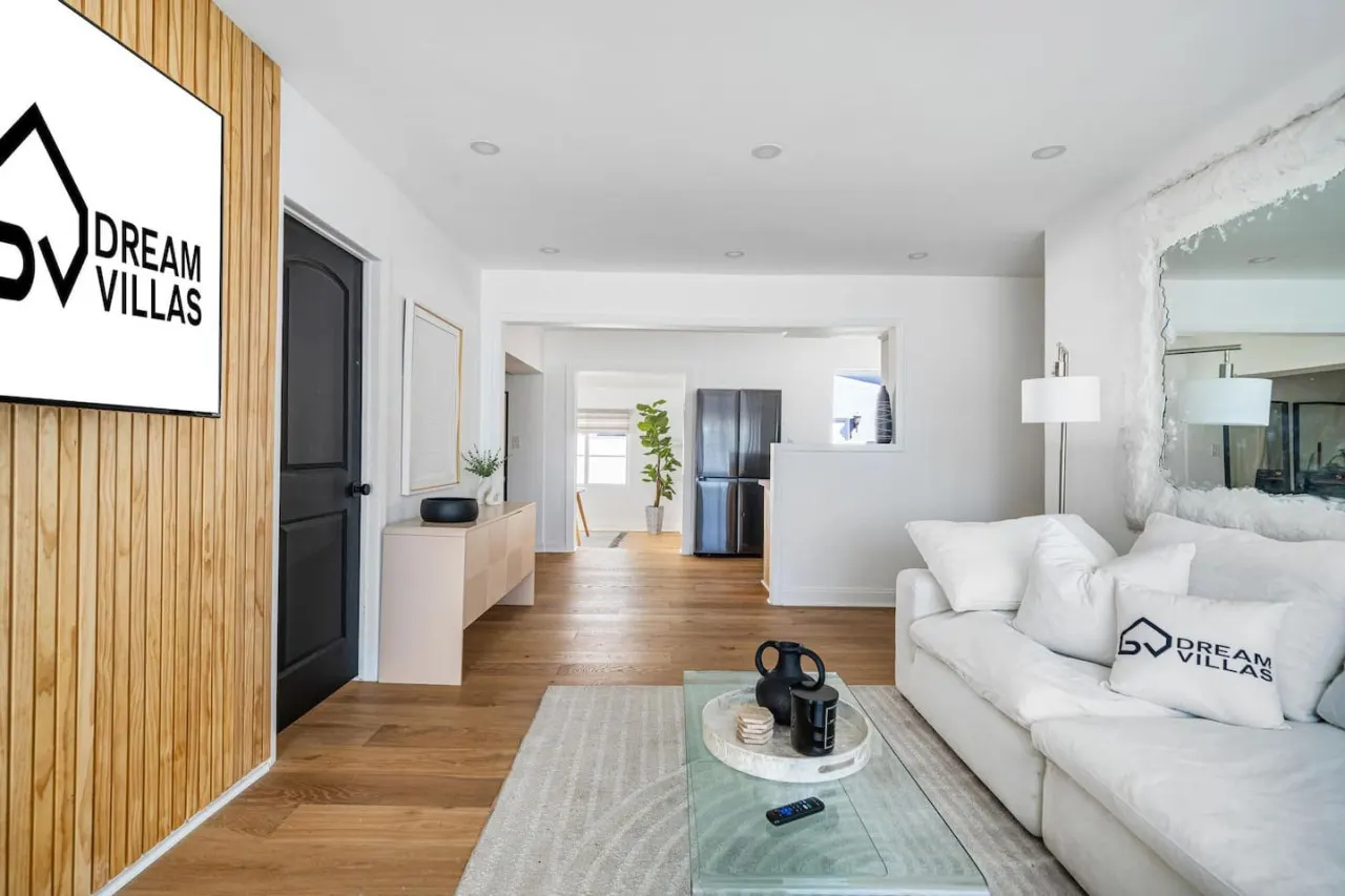 XO Haus 4BR 2BA for 8 Pool, Fire Pit, PingPong, Outdoor Dine, King Bed & More North Miami 7