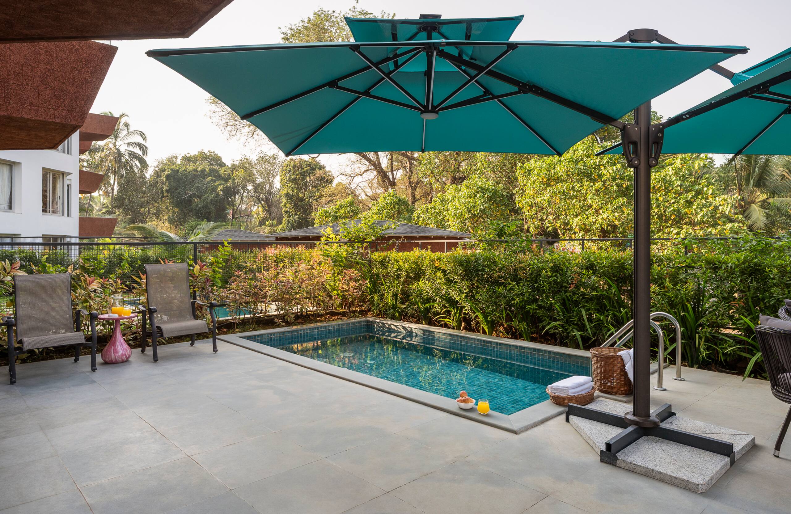 ElVolar Tropical 2BHK Retreat w/ Private Pool — photo 4