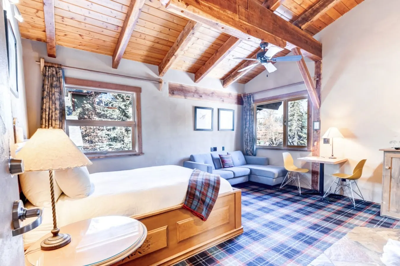 Heart of Canmore- Private Romantic Suite-2 Guests