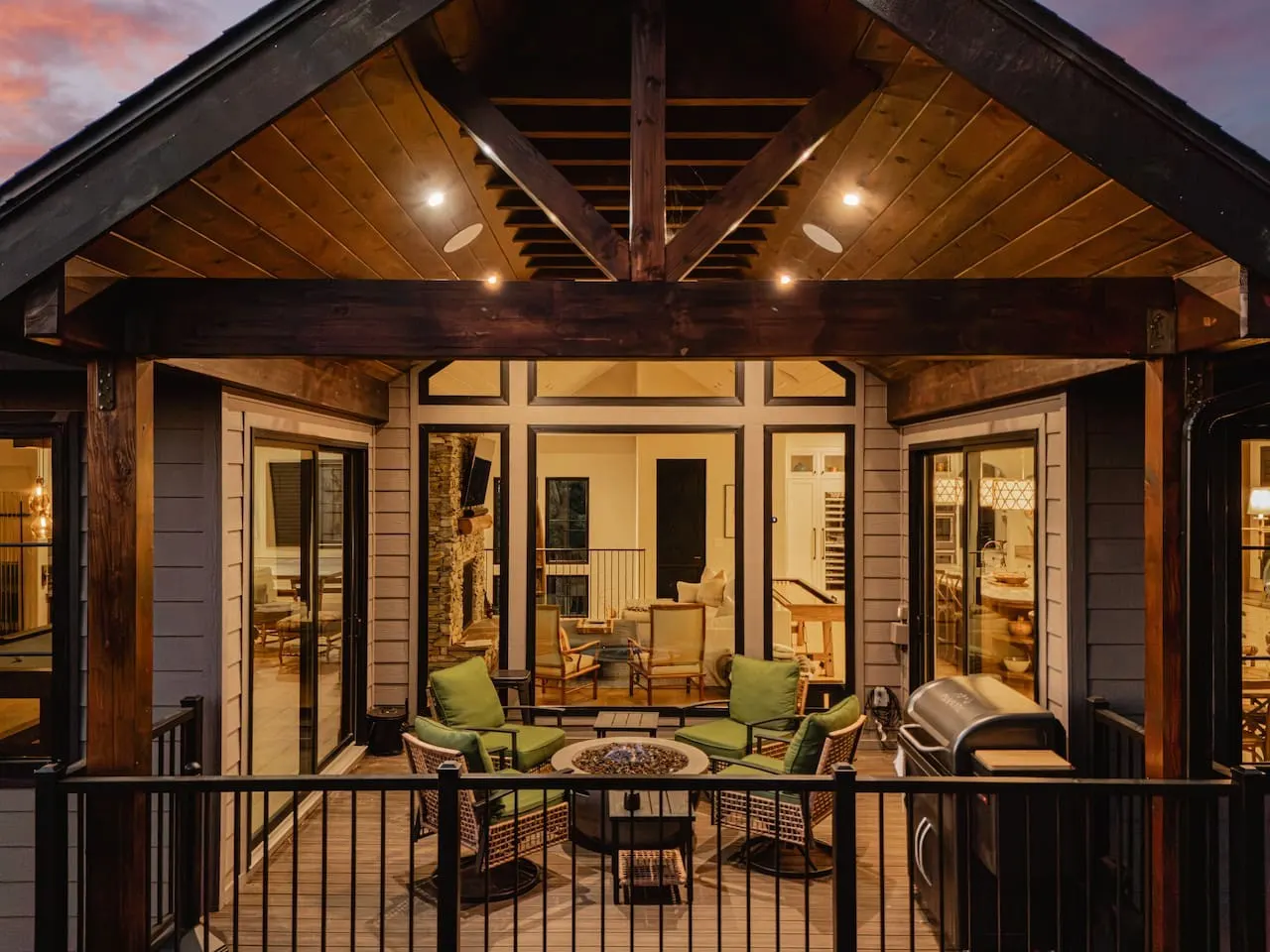 Custom Lux Cabin, Lake Views, Spa & Game Room