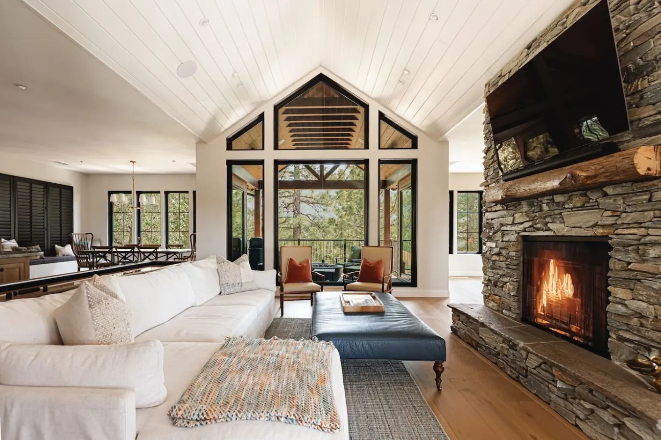 Custom Lux Cabin, Lake Views, Spa & Game Room 17