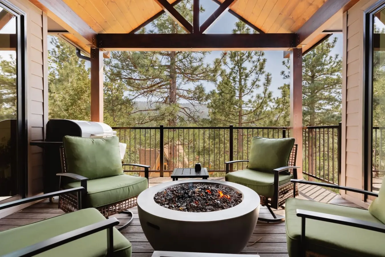 Custom Lux Cabin, Lake Views, Spa & Game Room 3