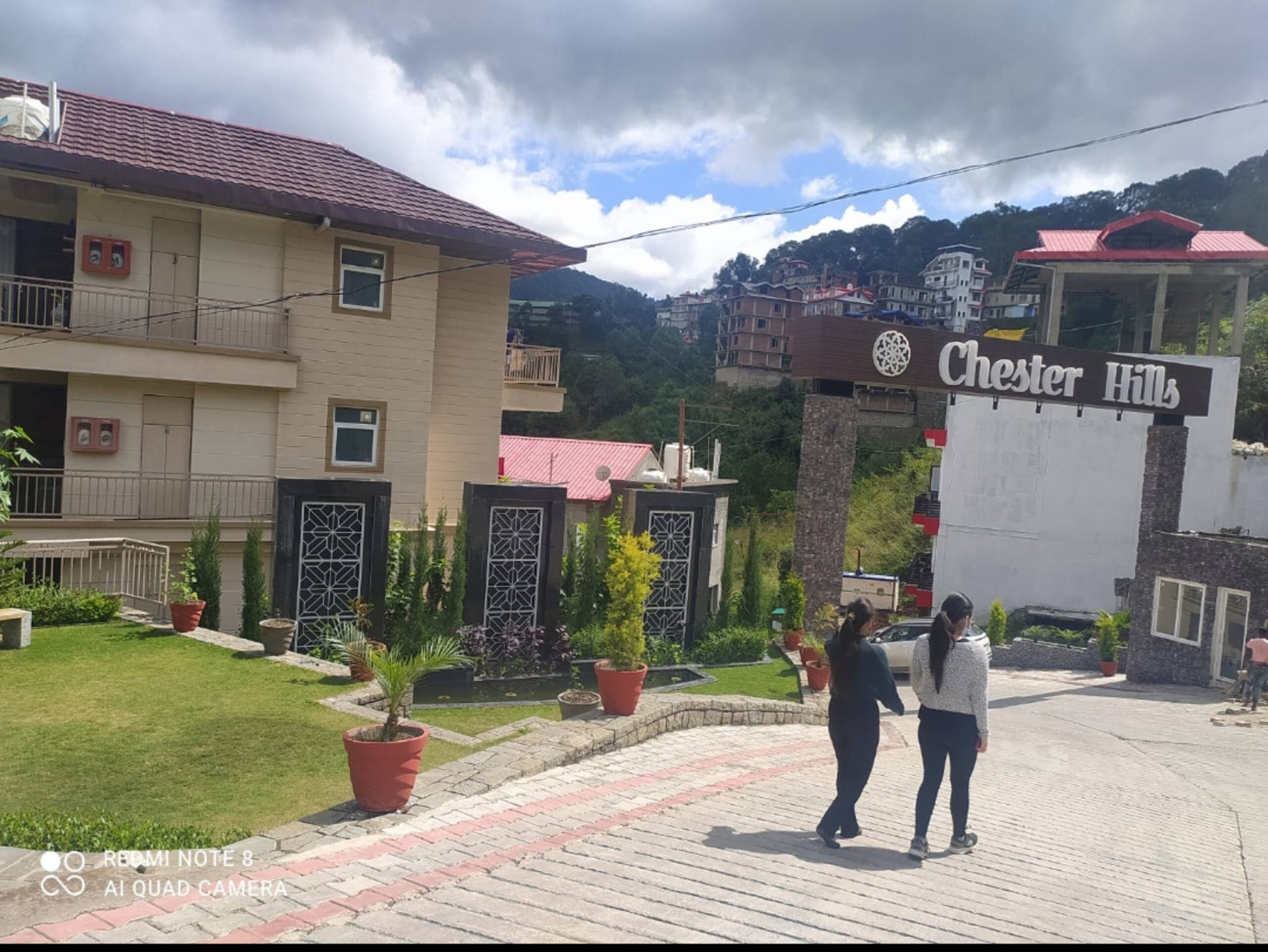 Solan Luxury Studios in Chester Hills Society 2